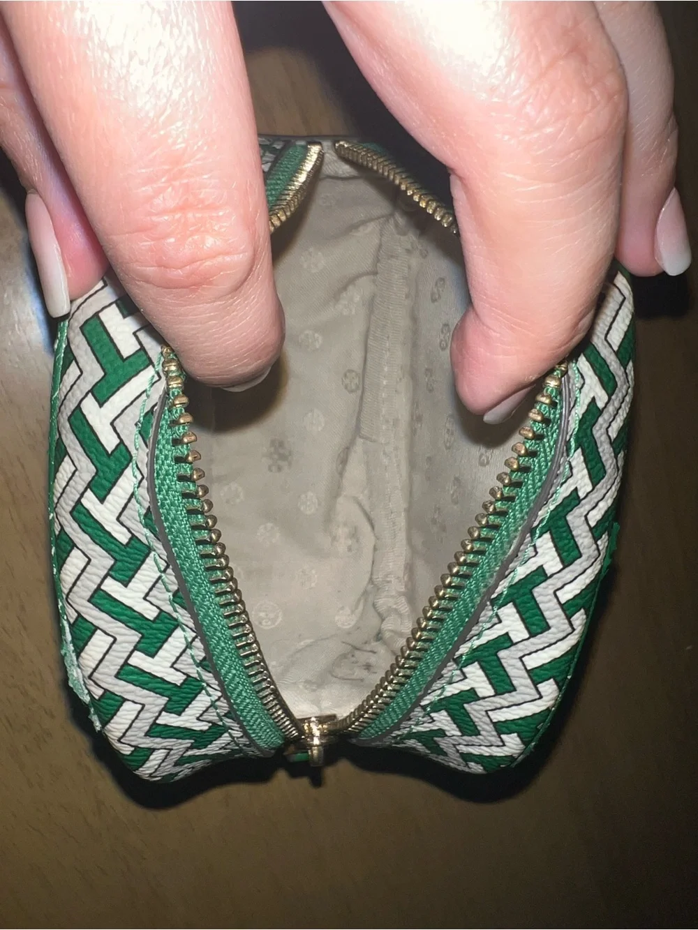 Tory Burch Green & White Woven-Pattern Cosmetic Pouch with Gold Logo - Picture 5 of 8